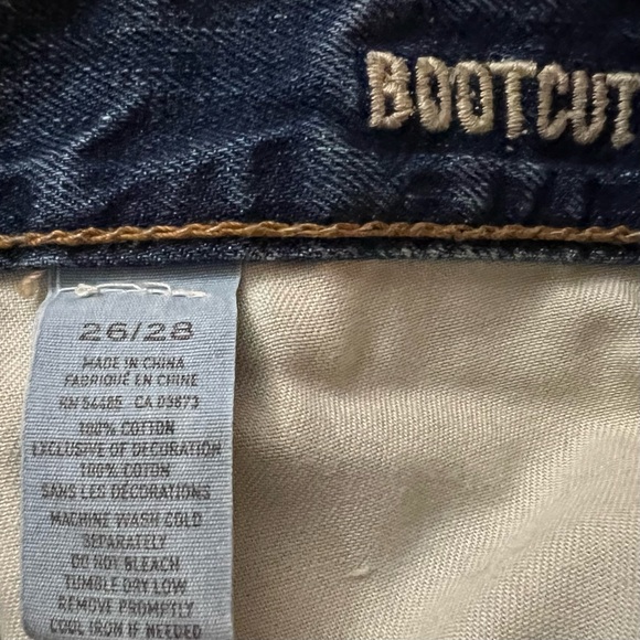 American Eagle- blue jeans w/a little wear(see last photo) - Picture 3 of 4